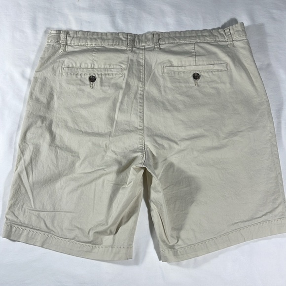 Goodfellow mens beige Every Wear flat front 9" inseam chino shorts - size 38 - Picture 3 of 11